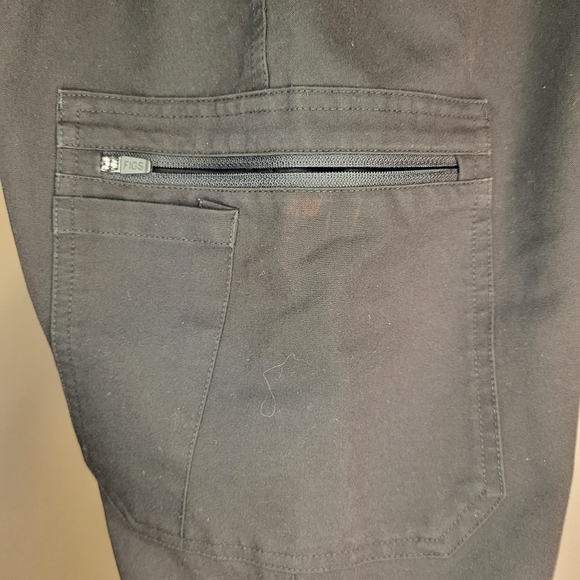 Figs Yola Scrubs Pants size XSmall Petite in Black - Picture 4 of 9